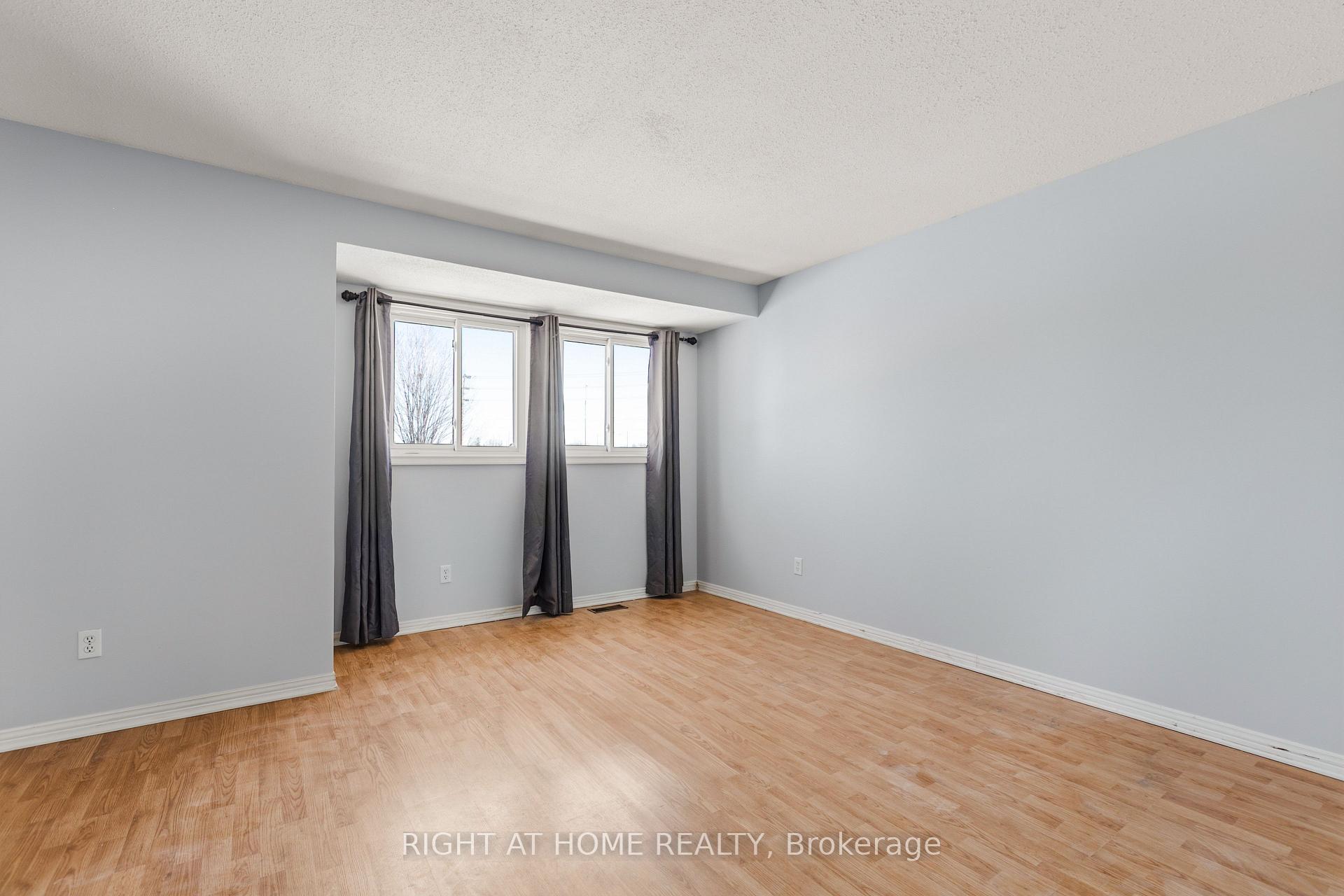 Photo 11 of 4338 Meadowvale Lane, Ottawa, Pineview — HOMEH