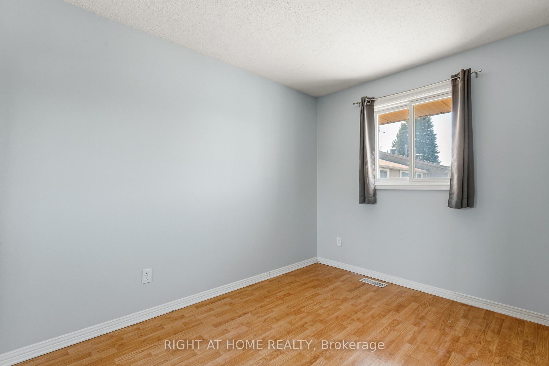 Photo 13 of 4338 Meadowvale Lane, Ottawa, Pineview — HOMEH