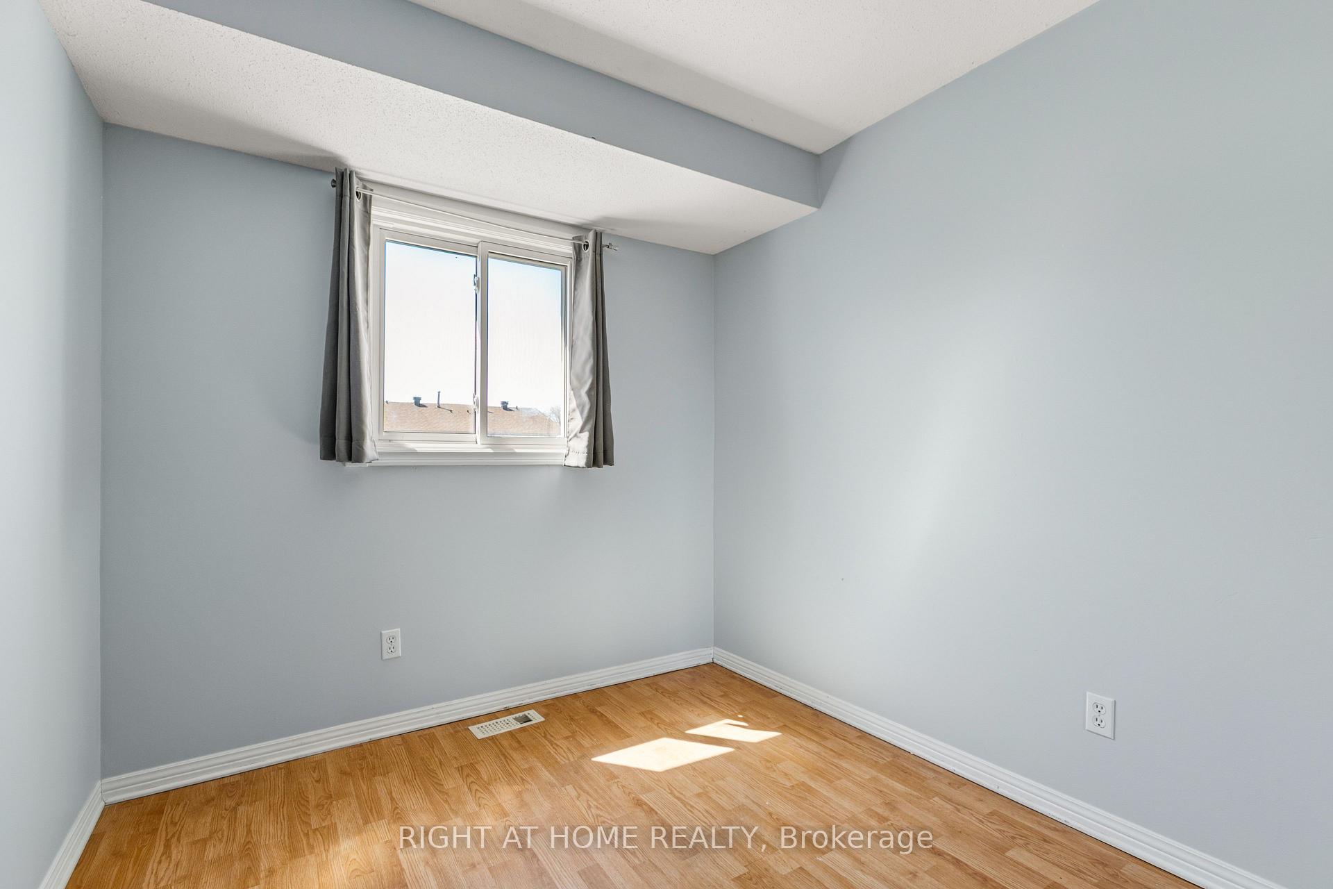 Photo 15 of 4338 Meadowvale Lane, Ottawa, Pineview — HOMEH
