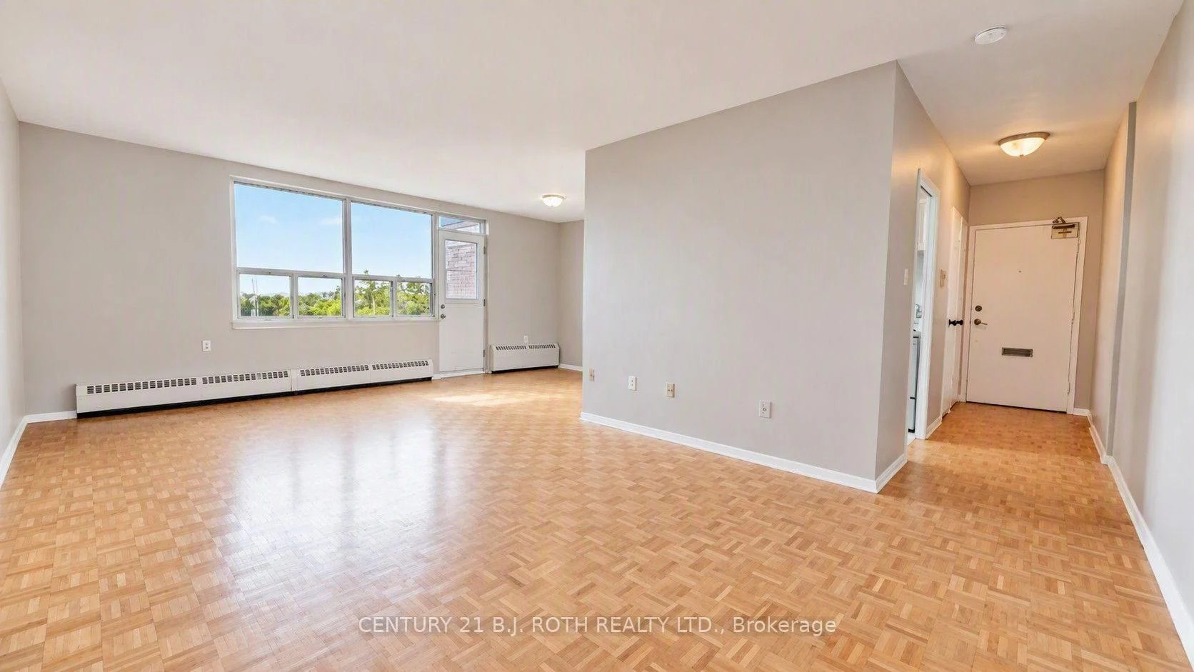 Photo 4 of Unit 808, 37 Peel Street, Barrie, Codrington — HOMEH