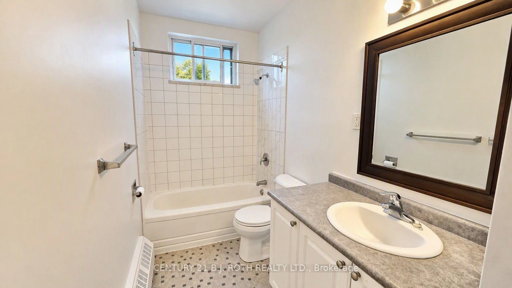 Photo 34 of Unit 808, 37 Peel Street, Barrie, Codrington — HOMEH