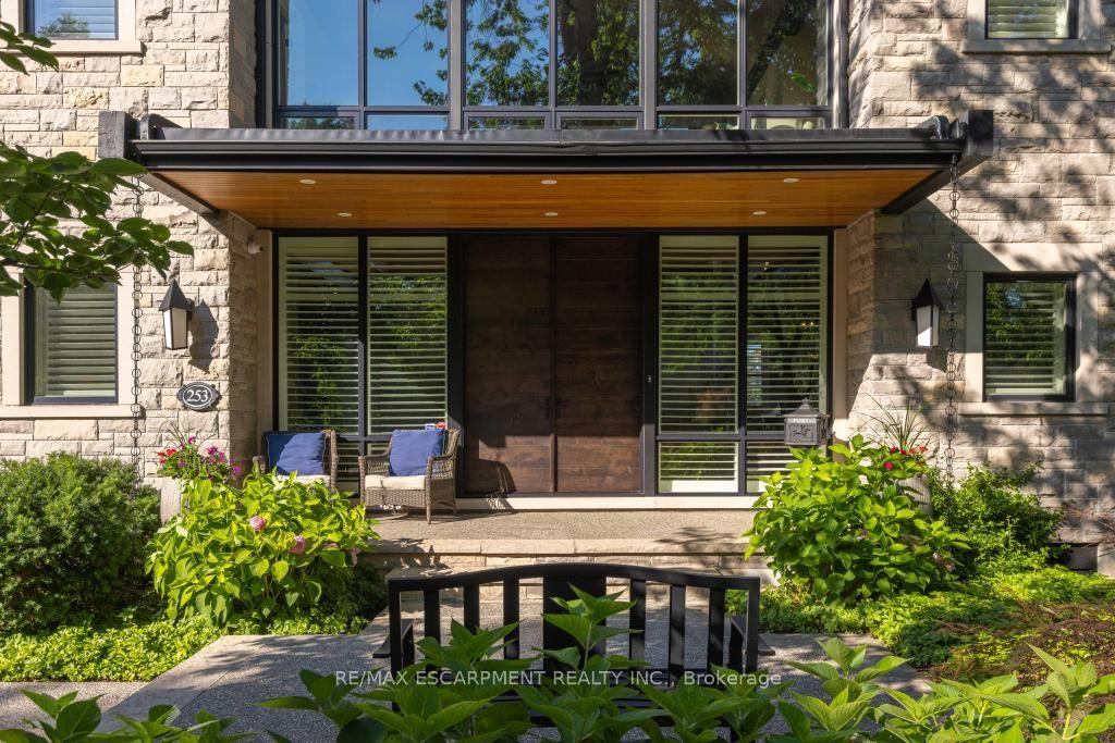 Photo 12 of 253 Rossmore Boulevard, Burlington, Roseland — HOMEH