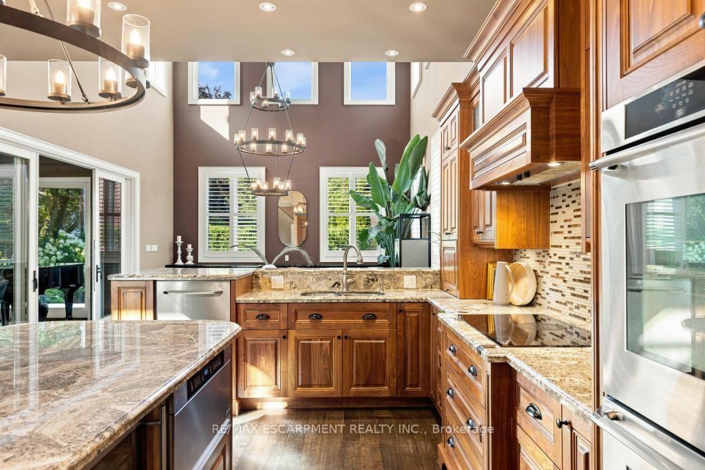 Photo 20 of 253 Rossmore Boulevard, Burlington, Roseland — HOMEH