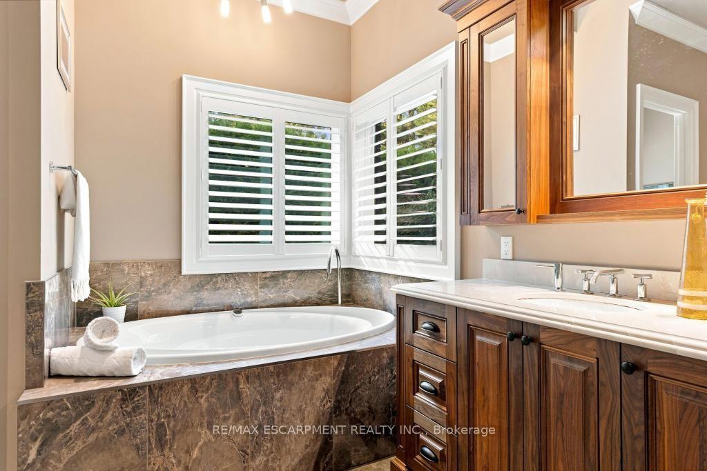 Photo 29 of 253 Rossmore Boulevard, Burlington, Roseland — HOMEH