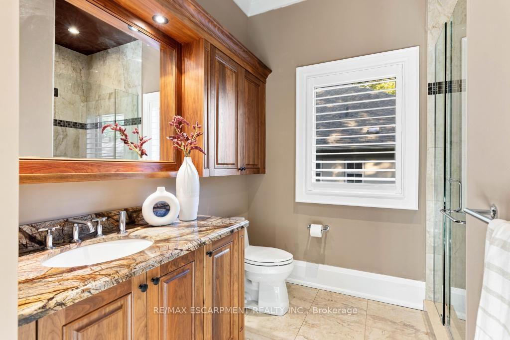 Photo 37 of 253 Rossmore Boulevard, Burlington, Roseland — HOMEH