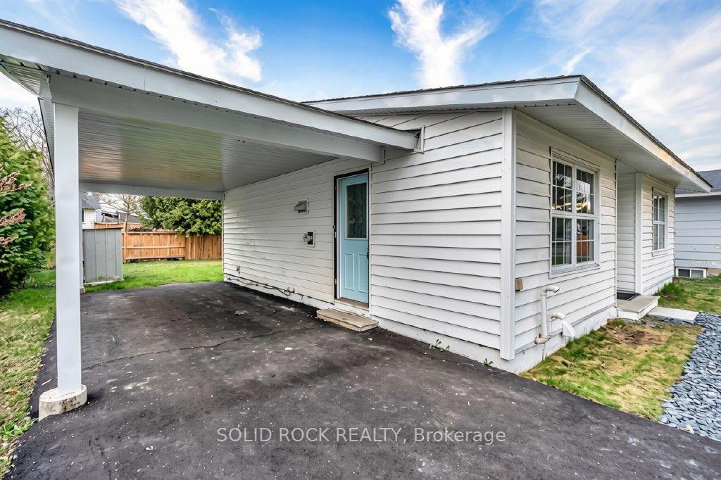 Photo 2 of 2158 Fillmore Crescent, Ottawa, Beacon Hill North — HOMEH