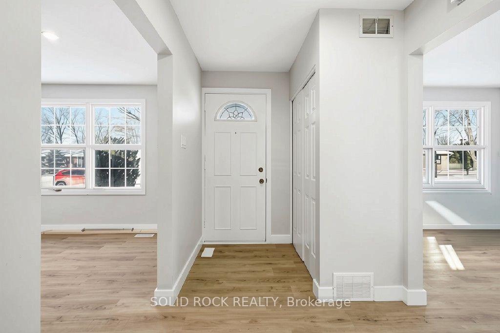 Photo 3 of 2158 Fillmore Crescent, Ottawa, Beacon Hill North — HOMEH