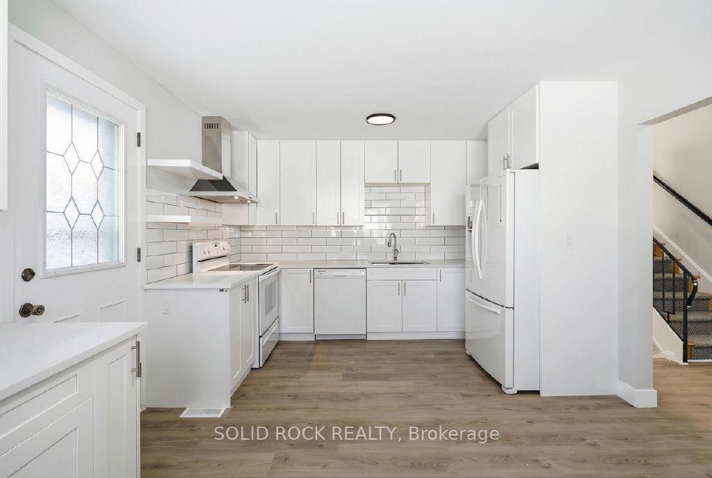 Photo 5 of 2158 Fillmore Crescent, Ottawa, Beacon Hill North — HOMEH