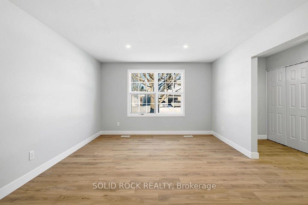 Photo 9 of 2158 Fillmore Crescent, Ottawa, Beacon Hill North — HOMEH