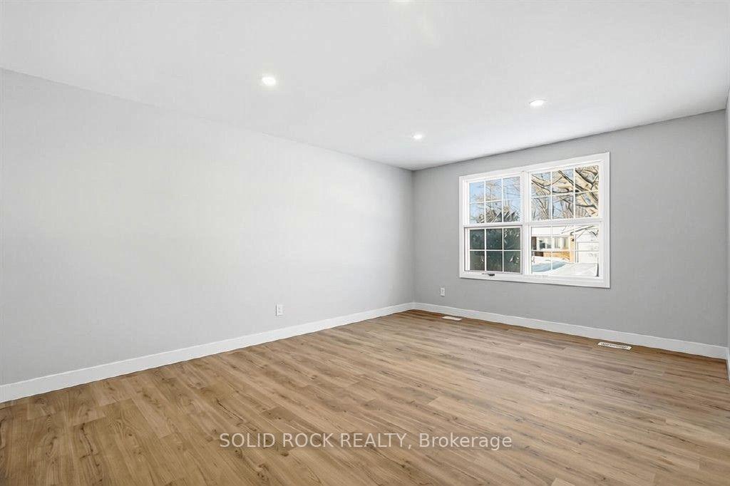 Photo 10 of 2158 Fillmore Crescent, Ottawa, Beacon Hill North — HOMEH
