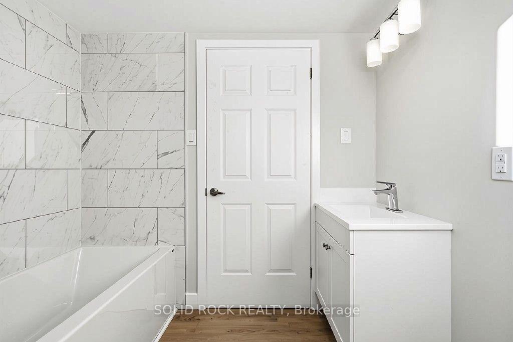 Photo 12 of 2158 Fillmore Crescent, Ottawa, Beacon Hill North — HOMEH