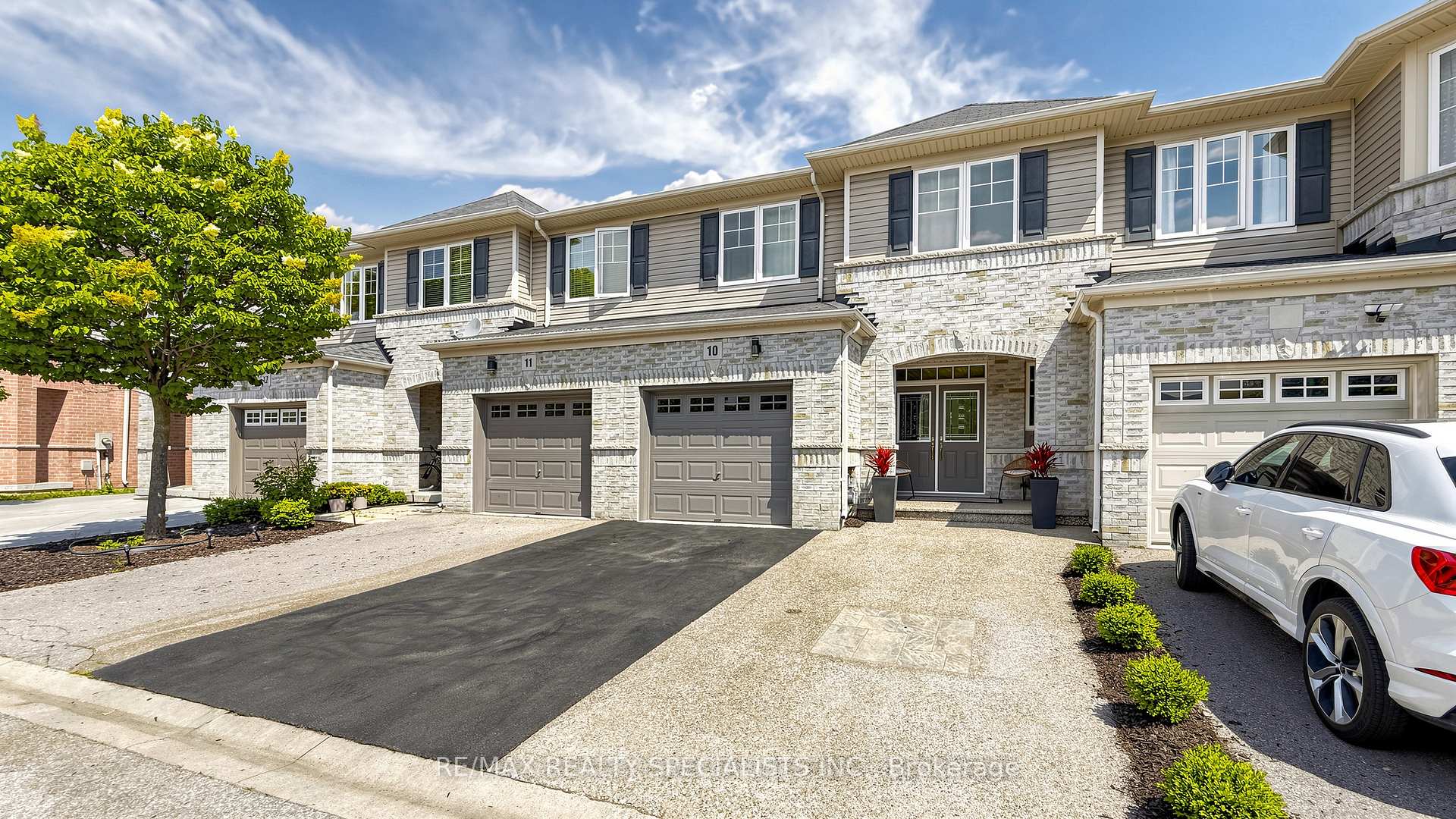 Front of Unit 10, 3275 Stalybridge Drive