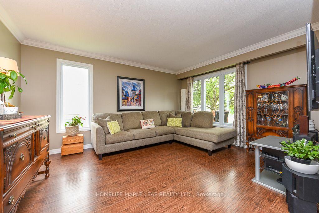 Photo 10 of 30 Primrose Crescent, Brampton, Heart Lake West — HOMEH