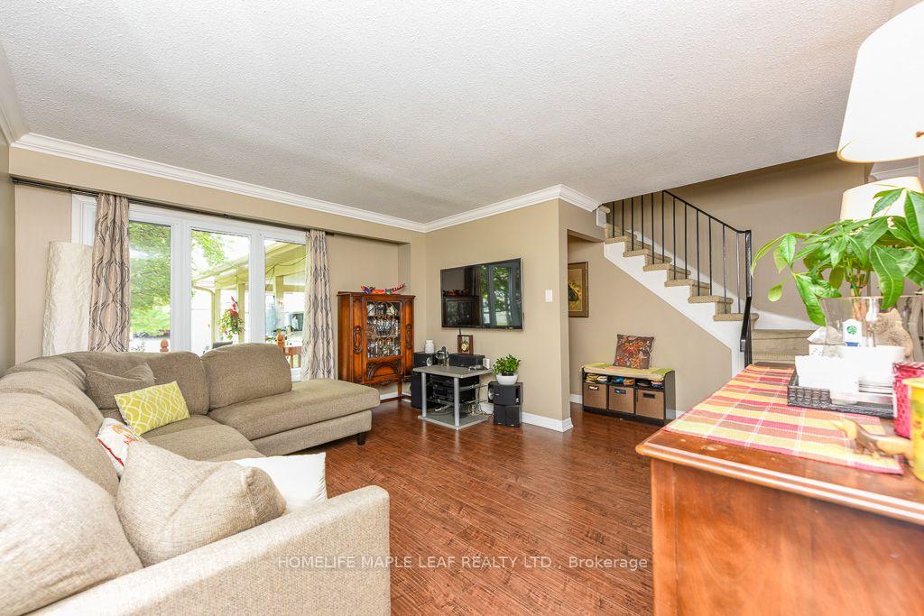 Photo 11 of 30 Primrose Crescent, Brampton, Heart Lake West — HOMEH