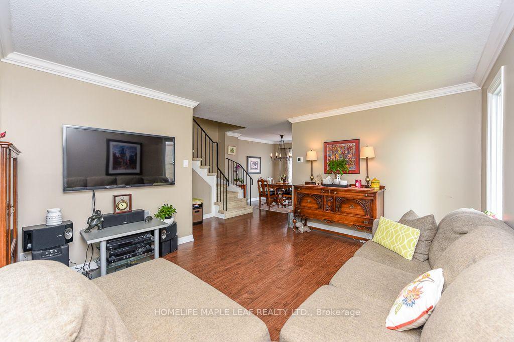 Photo 13 of 30 Primrose Crescent, Brampton, Heart Lake West — HOMEH