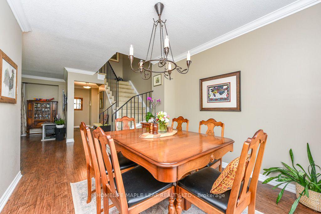 Photo 15 of 30 Primrose Crescent, Brampton, Heart Lake West — HOMEH
