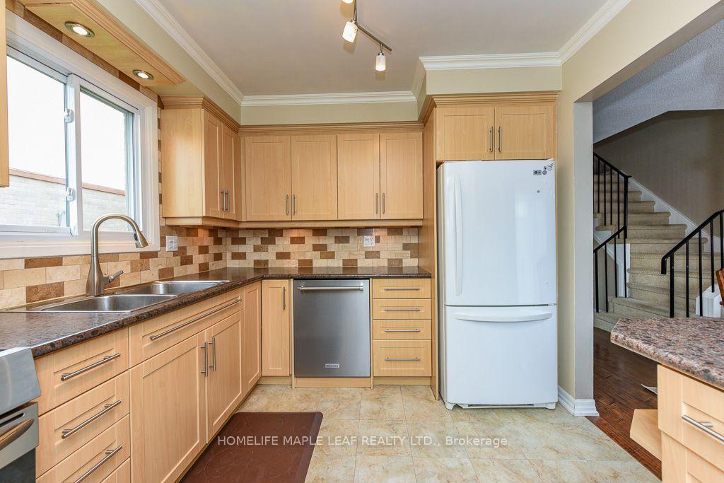 Photo 19 of 30 Primrose Crescent, Brampton, Heart Lake West — HOMEH