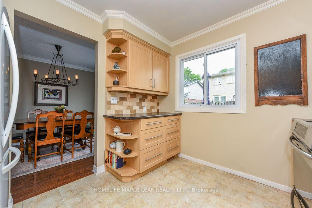 Photo 21 of 30 Primrose Crescent, Brampton, Heart Lake West — HOMEH