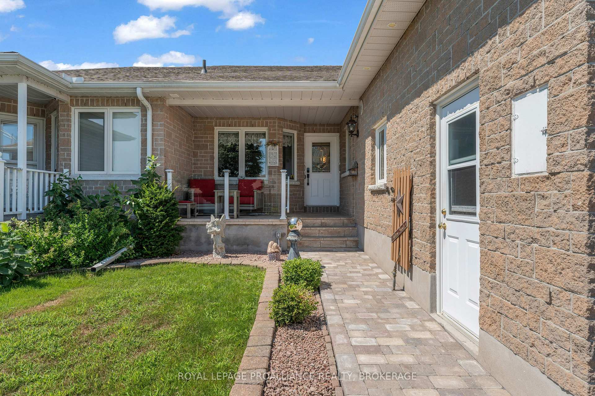Photo 3 of 523 Trimble Gate, Kingston, City SouthWest — HOMEH
