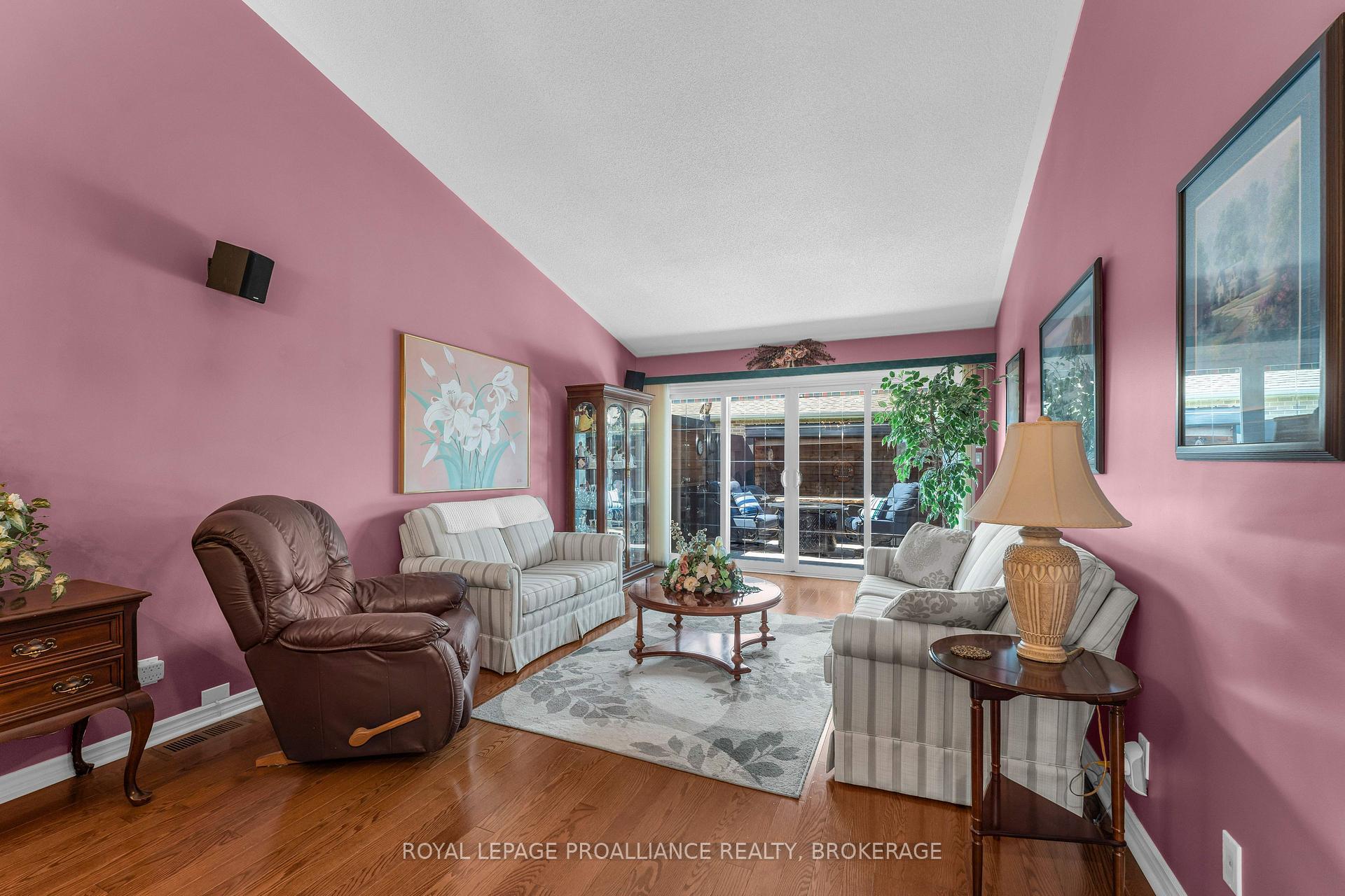 Photo 7 of 523 Trimble Gate, Kingston, City SouthWest — HOMEH