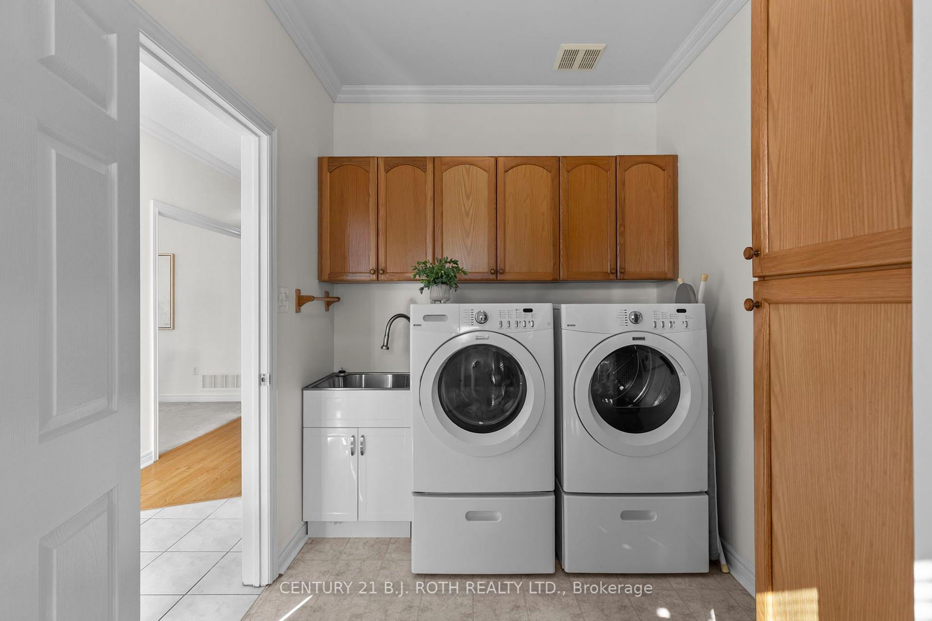 Photo 7 of 14 Prince George Crescent, Barrie, Innis-Shore — HOMEH