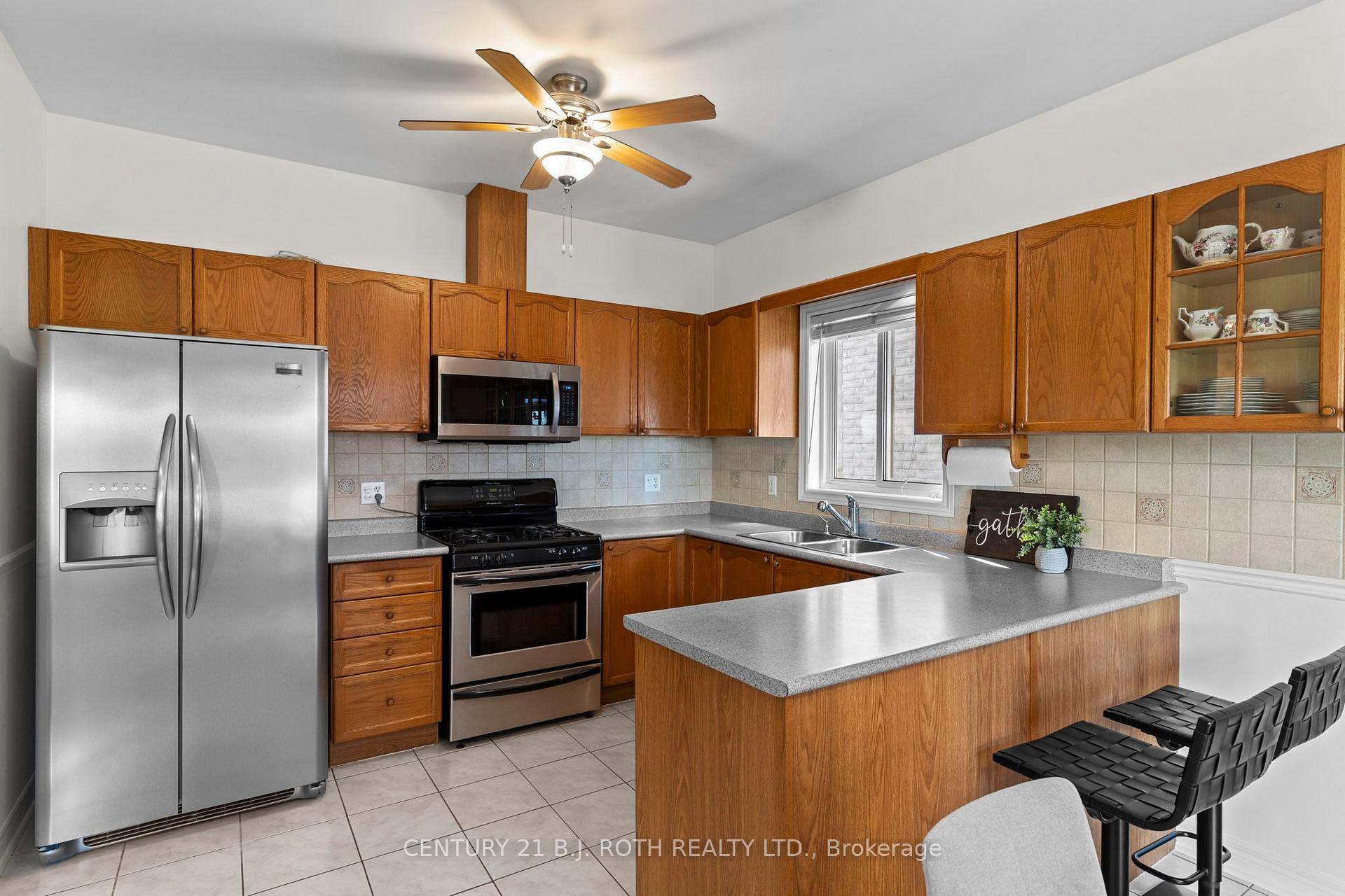 Photo 15 of 14 Prince George Crescent, Barrie, Innis-Shore — HOMEH