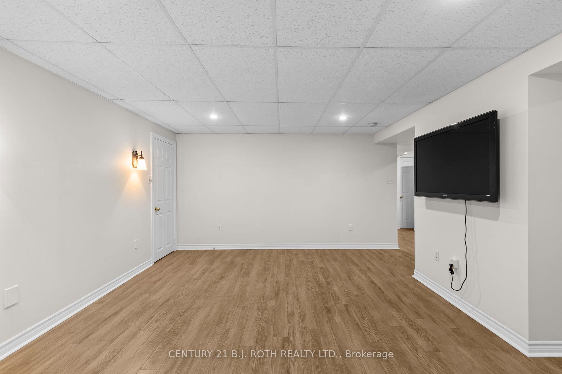 Photo 23 of 14 Prince George Crescent, Barrie, Innis-Shore — HOMEH