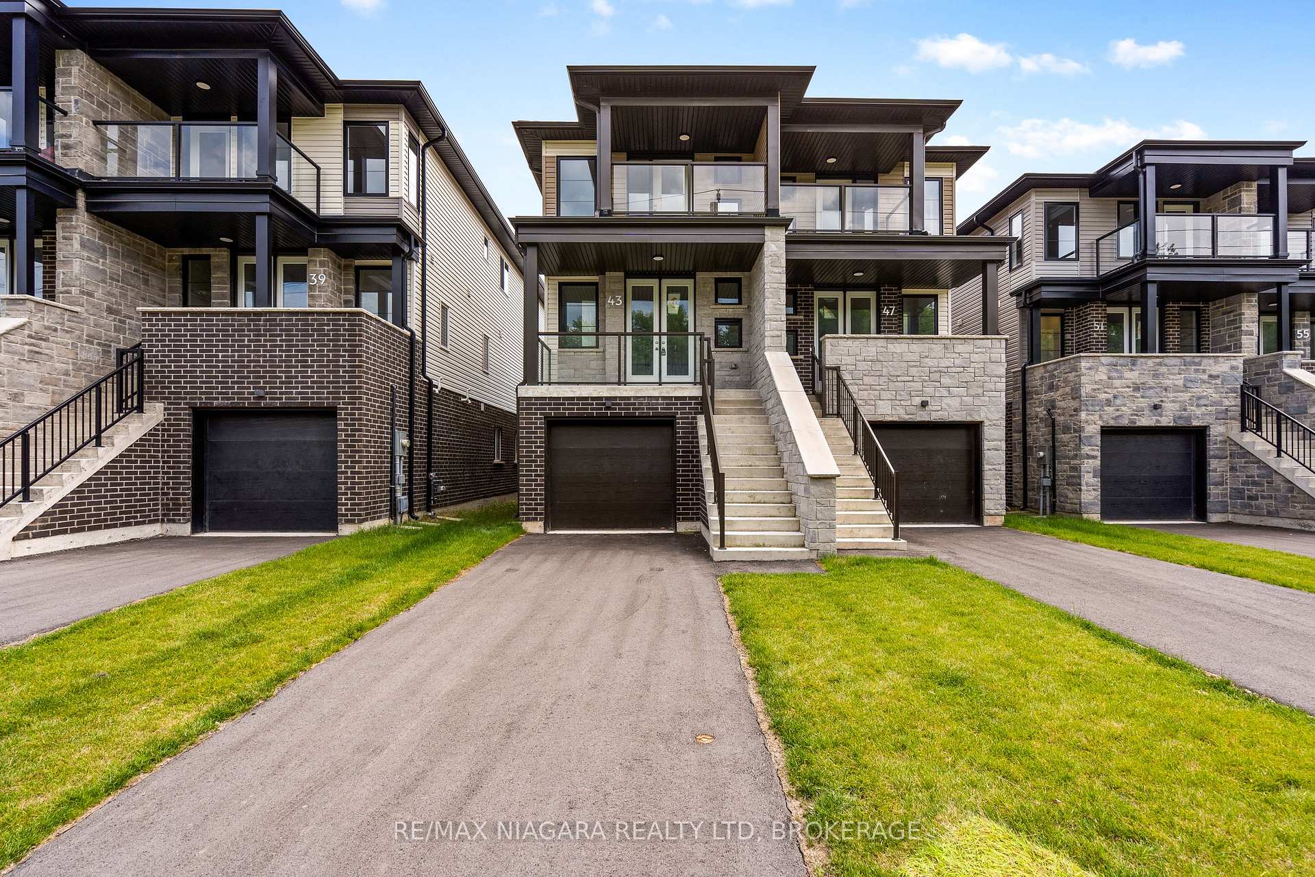 Photo 2 of 43 Superior Street, Welland, Dain City — HOMEH