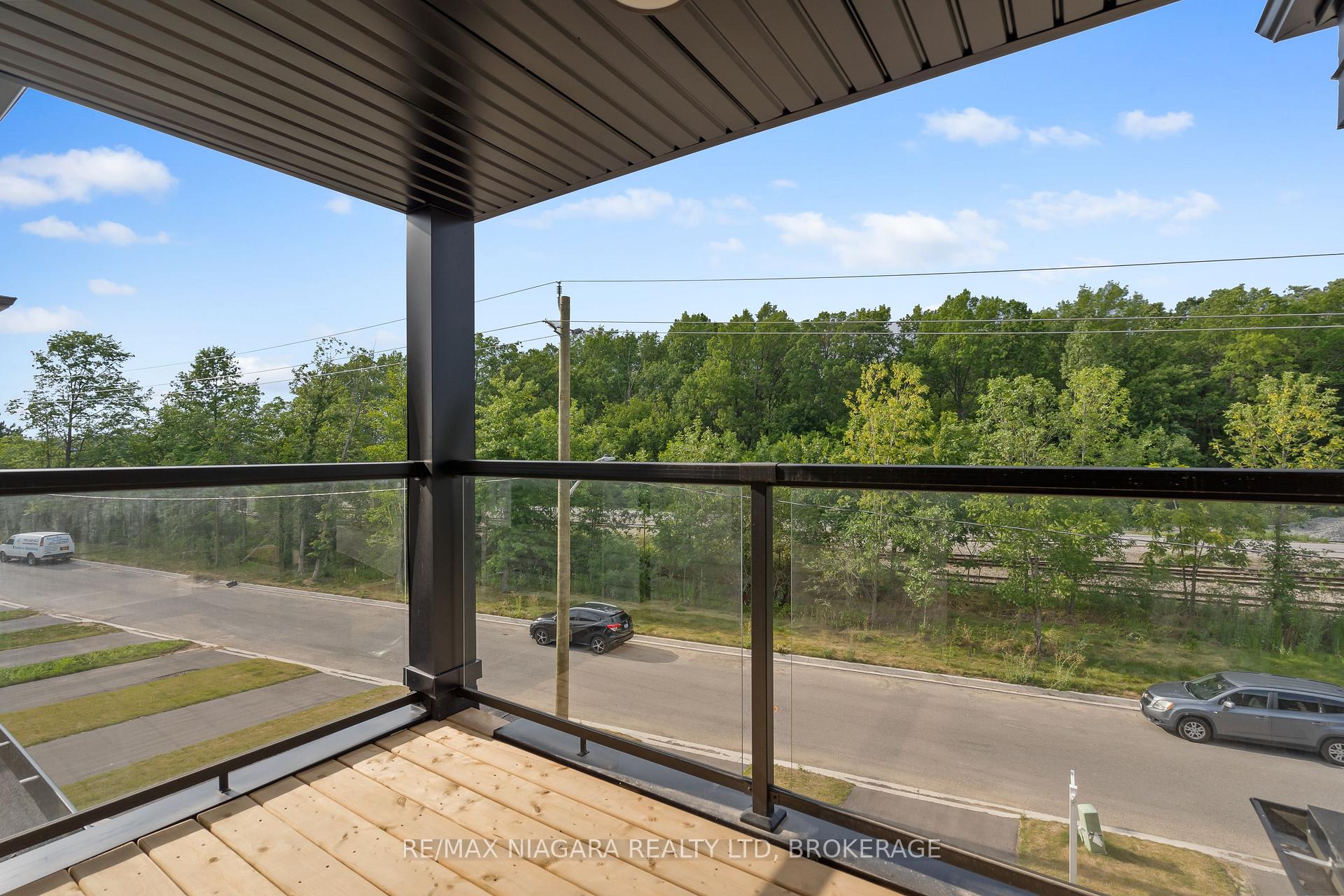 Photo 15 of 43 Superior Street, Welland, Dain City — HOMEH