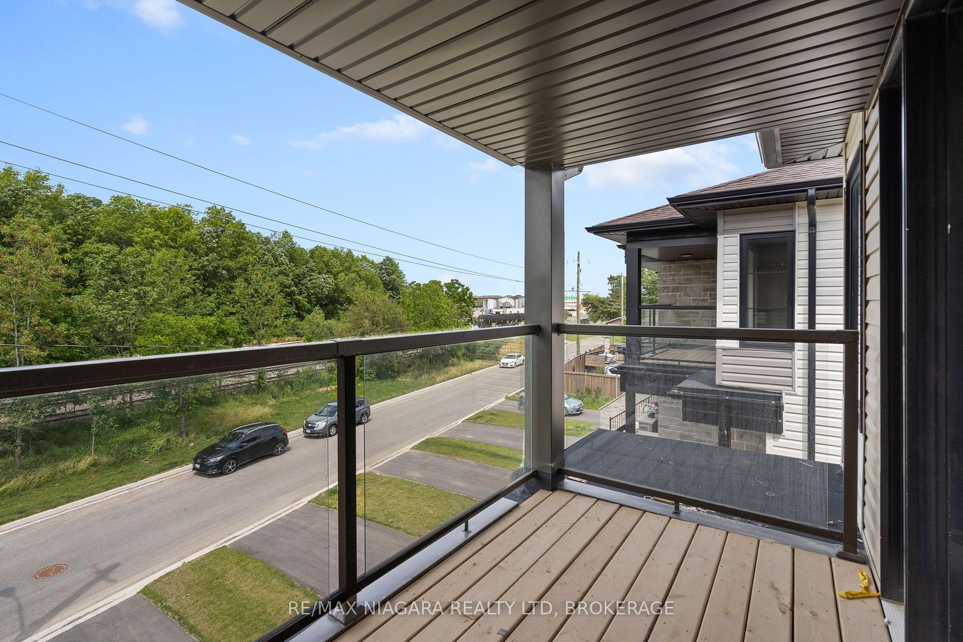 Photo 16 of 43 Superior Street, Welland, Dain City — HOMEH