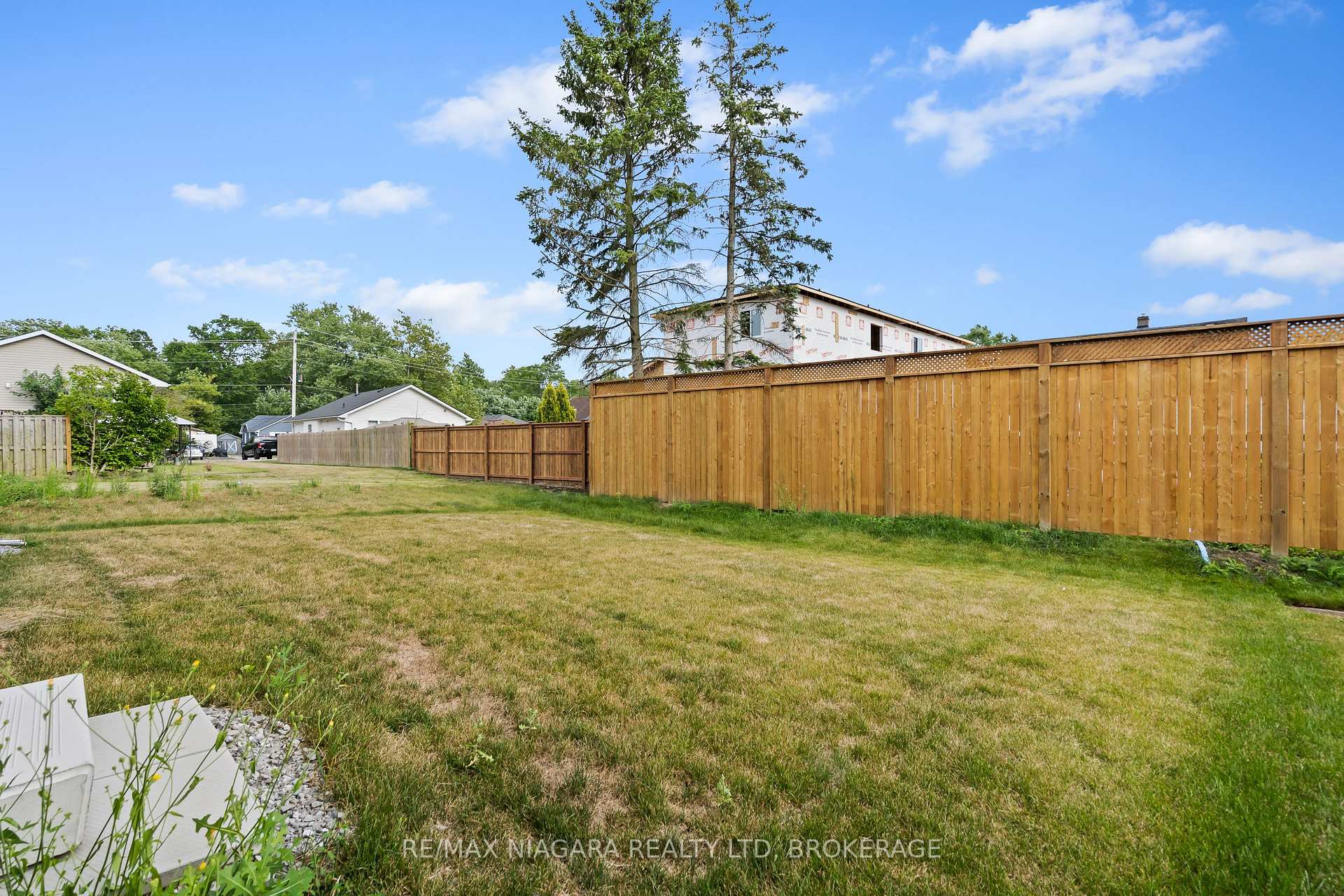 Photo 25 of 43 Superior Street, Welland, Dain City — HOMEH
