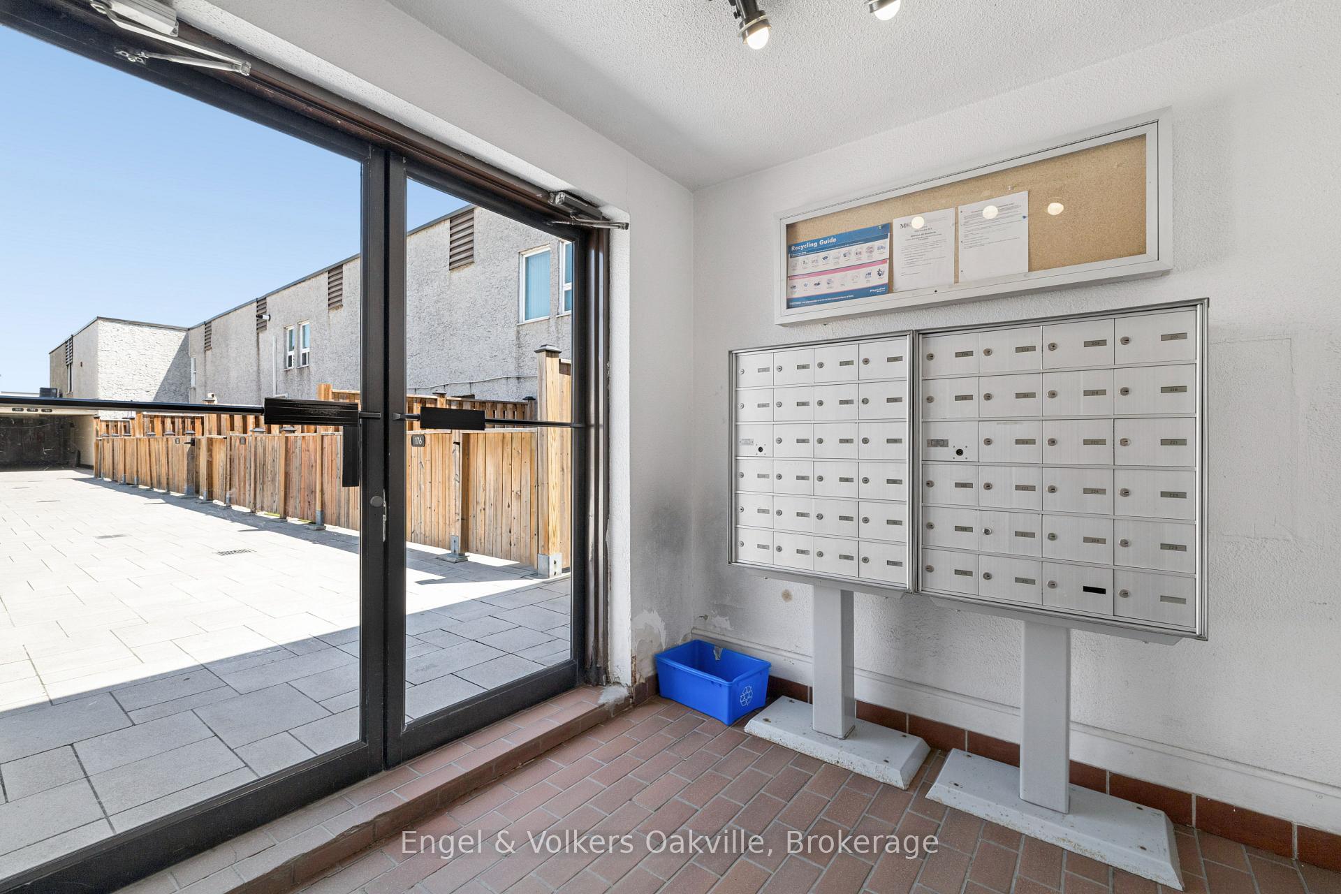 Photo 2 of Unit 184, 1055 Dundas Street E, Mississauga, Applewood — HOMEH