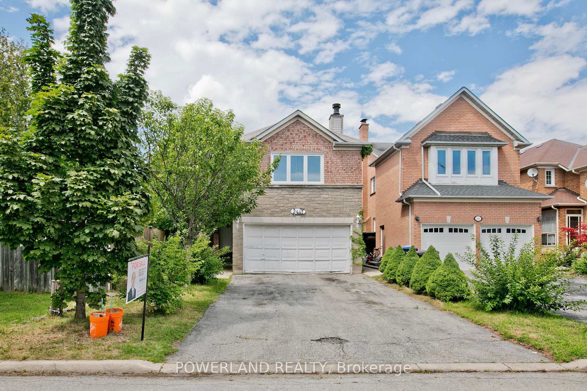Photo 2 of 2441 Strathmore Crescent, Mississauga, Central Erin Mills — HOMEH