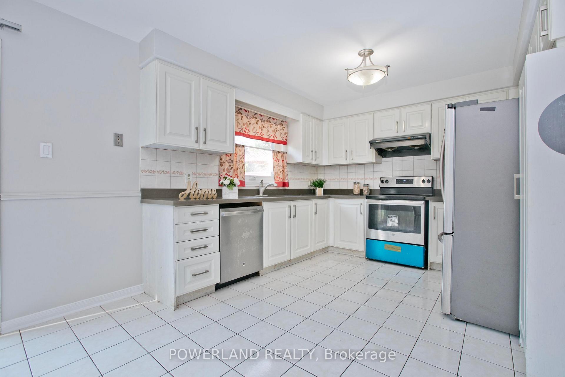 Photo 13 of 2441 Strathmore Crescent, Mississauga, Central Erin Mills — HOMEH