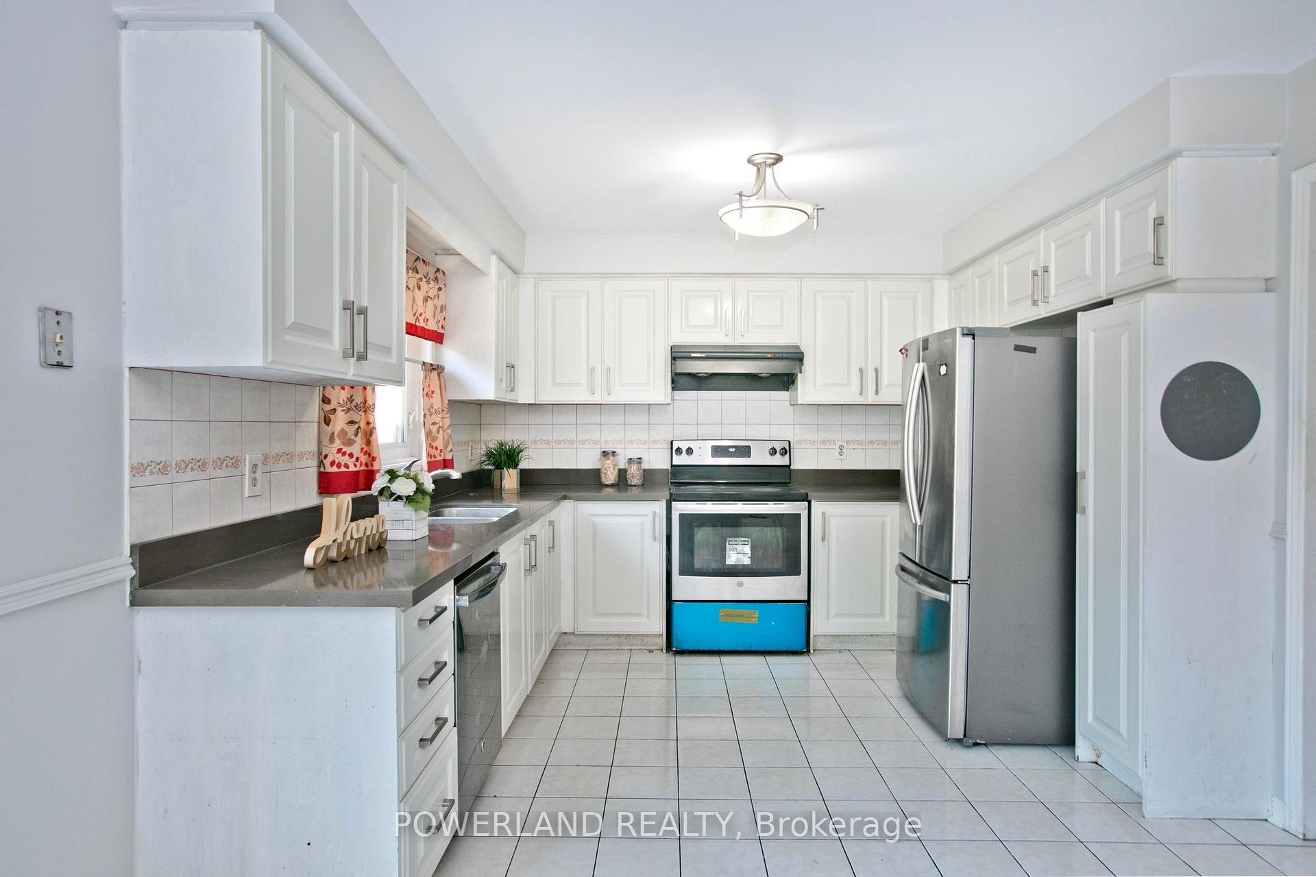 Photo 14 of 2441 Strathmore Crescent, Mississauga, Central Erin Mills — HOMEH