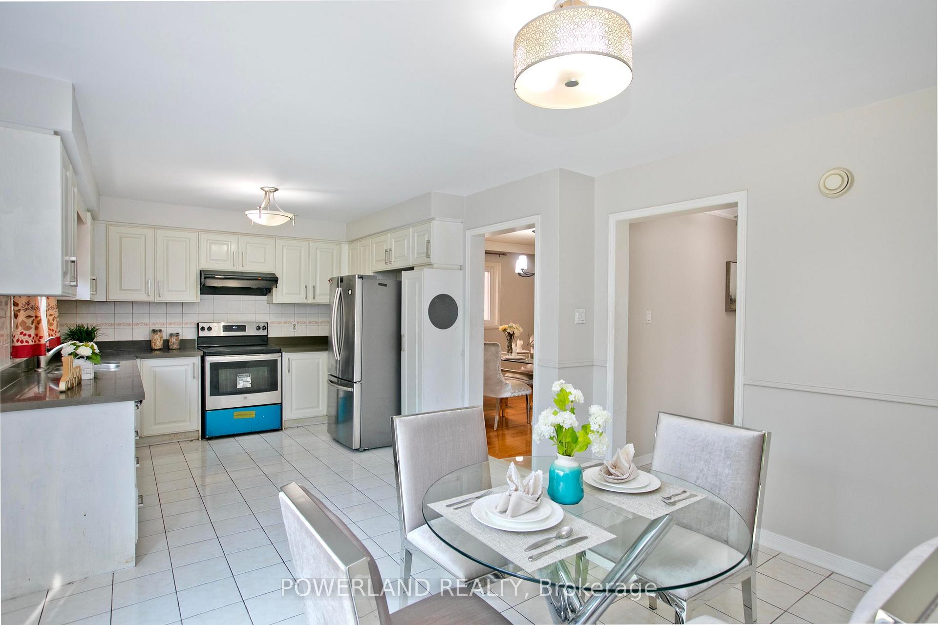 Photo 15 of 2441 Strathmore Crescent, Mississauga, Central Erin Mills — HOMEH