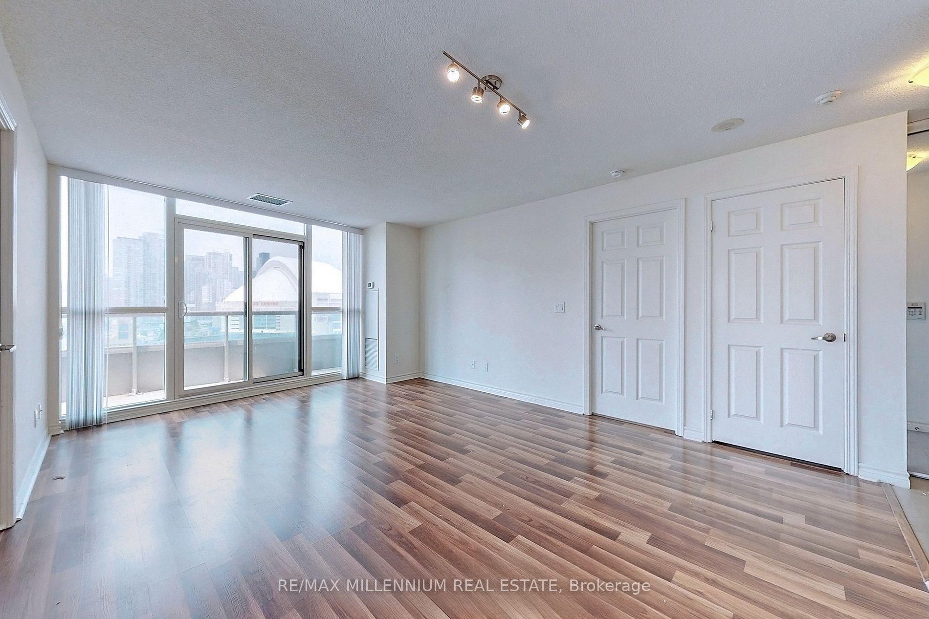 Photo 5 of Unit 1508, 25 Lower Simcoe Street, Toronto, Waterfront Communities — HOMEH
