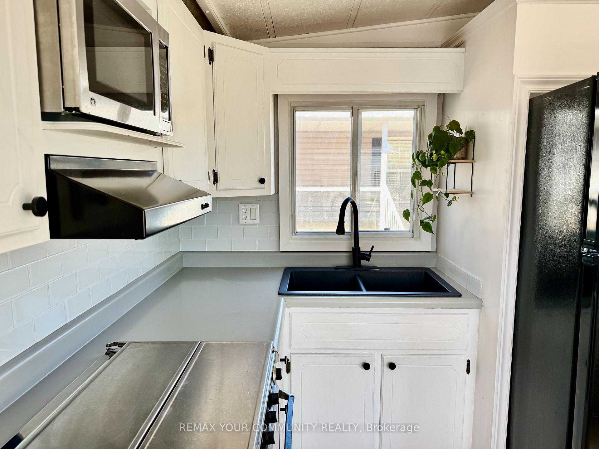 Photo 11 of Unit 204, 285 Crydermans Side Road, Georgina, Baldwin — HOMEH