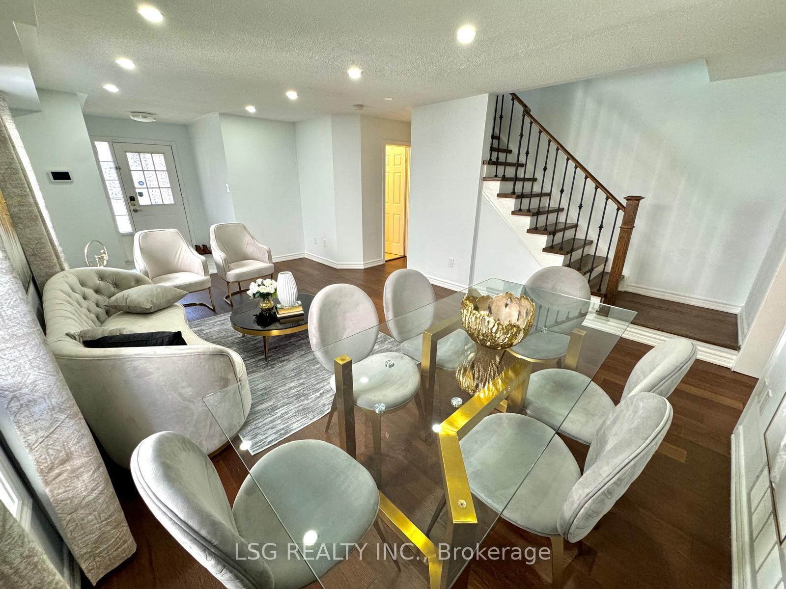 Photo 3 of 20 Hollidge Boulevard, Aurora, Bayview Wellington — HOMEH