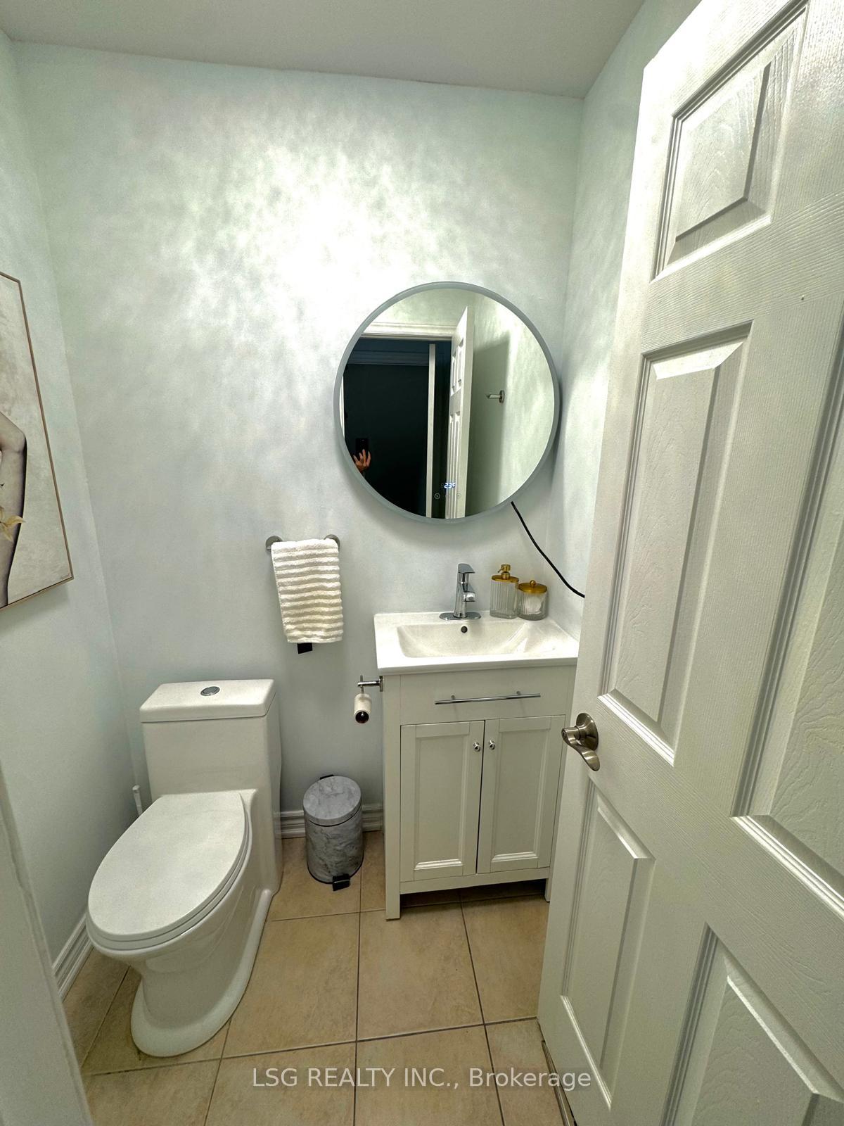 Photo 7 of 20 Hollidge Boulevard, Aurora, Bayview Wellington — HOMEH