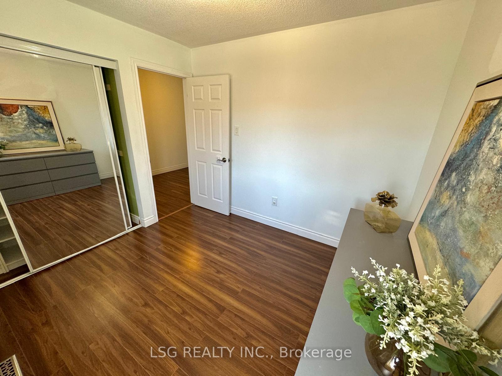 Photo 8 of 20 Hollidge Boulevard, Aurora, Bayview Wellington — HOMEH