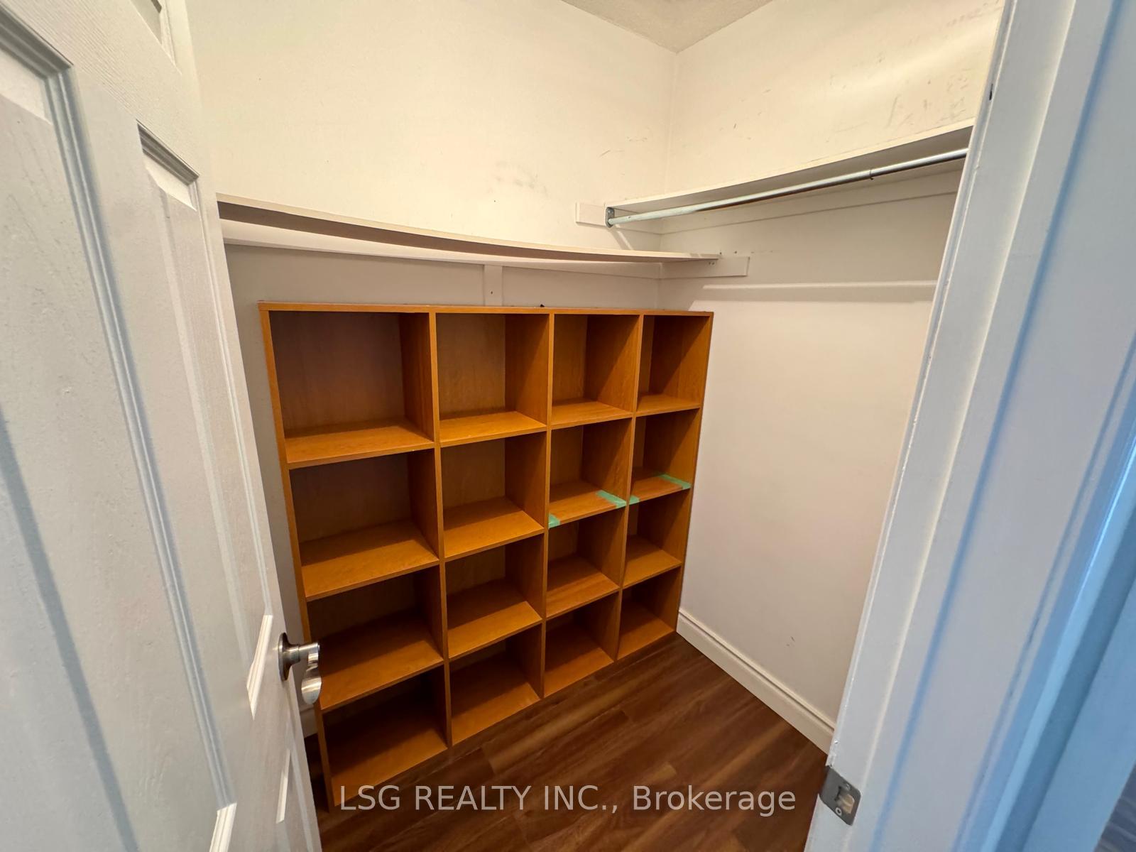 Photo 9 of 20 Hollidge Boulevard, Aurora, Bayview Wellington — HOMEH