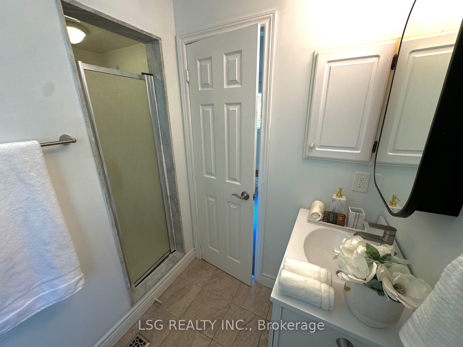 Photo 10 of 20 Hollidge Boulevard, Aurora, Bayview Wellington — HOMEH