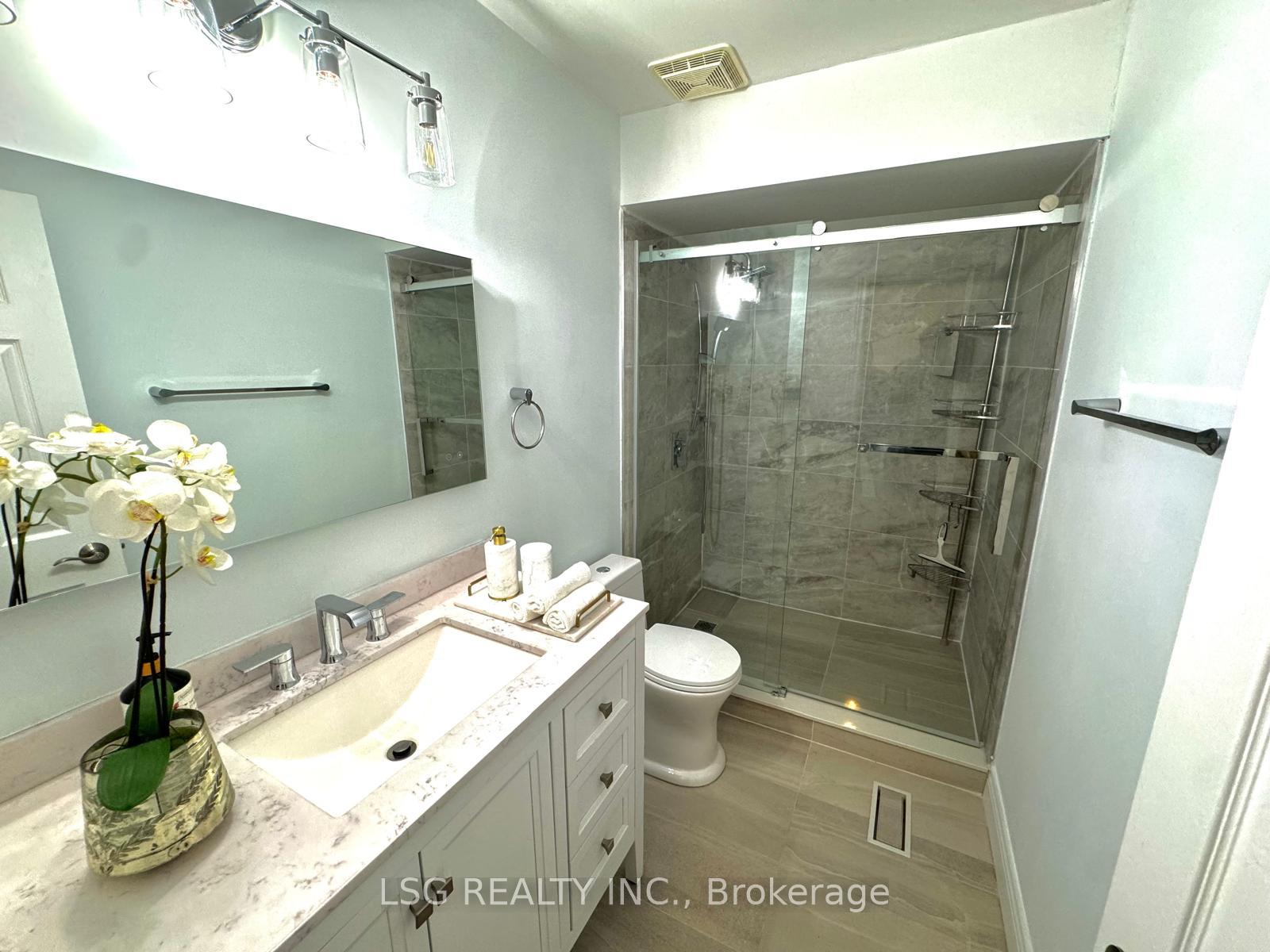 Photo 11 of 20 Hollidge Boulevard, Aurora, Bayview Wellington — HOMEH