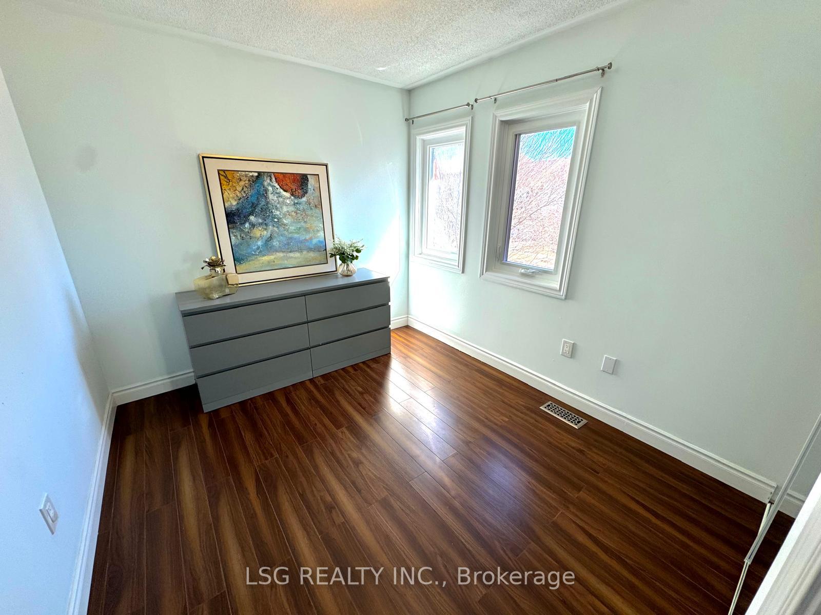 Photo 13 of 20 Hollidge Boulevard, Aurora, Bayview Wellington — HOMEH