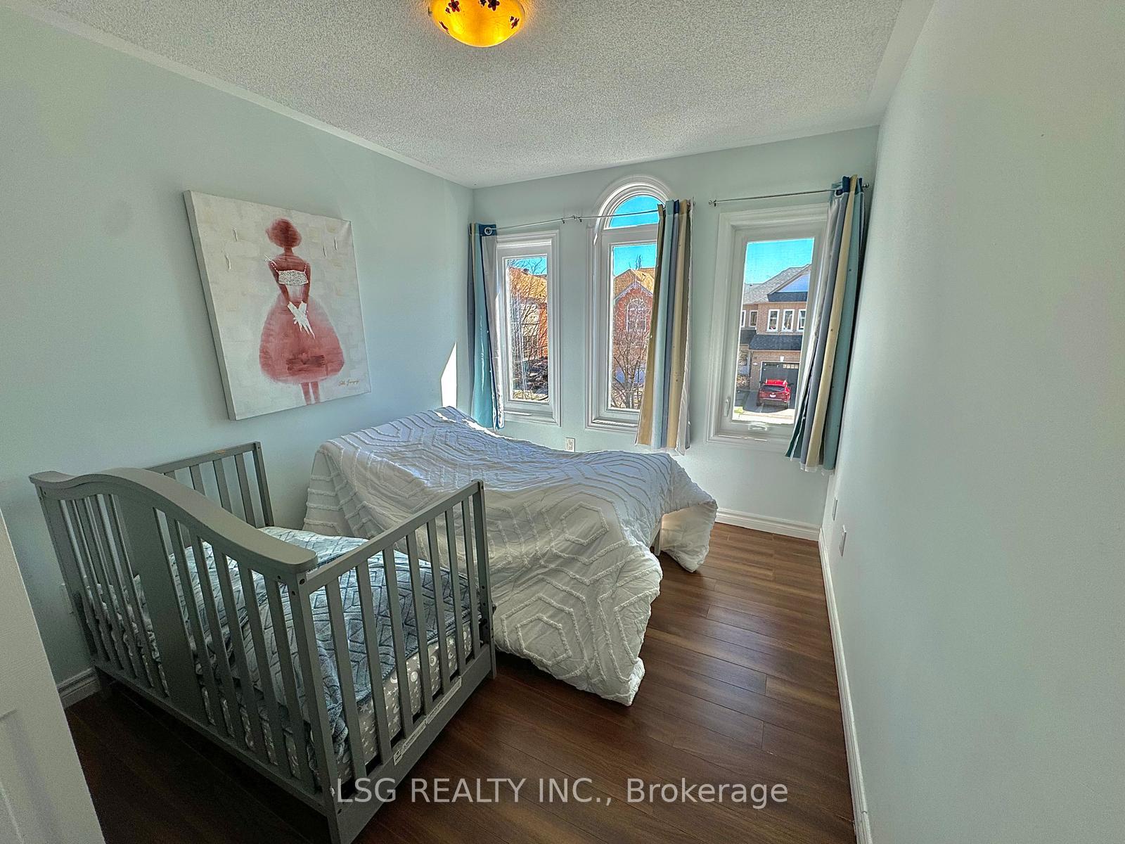 Photo 14 of 20 Hollidge Boulevard, Aurora, Bayview Wellington — HOMEH