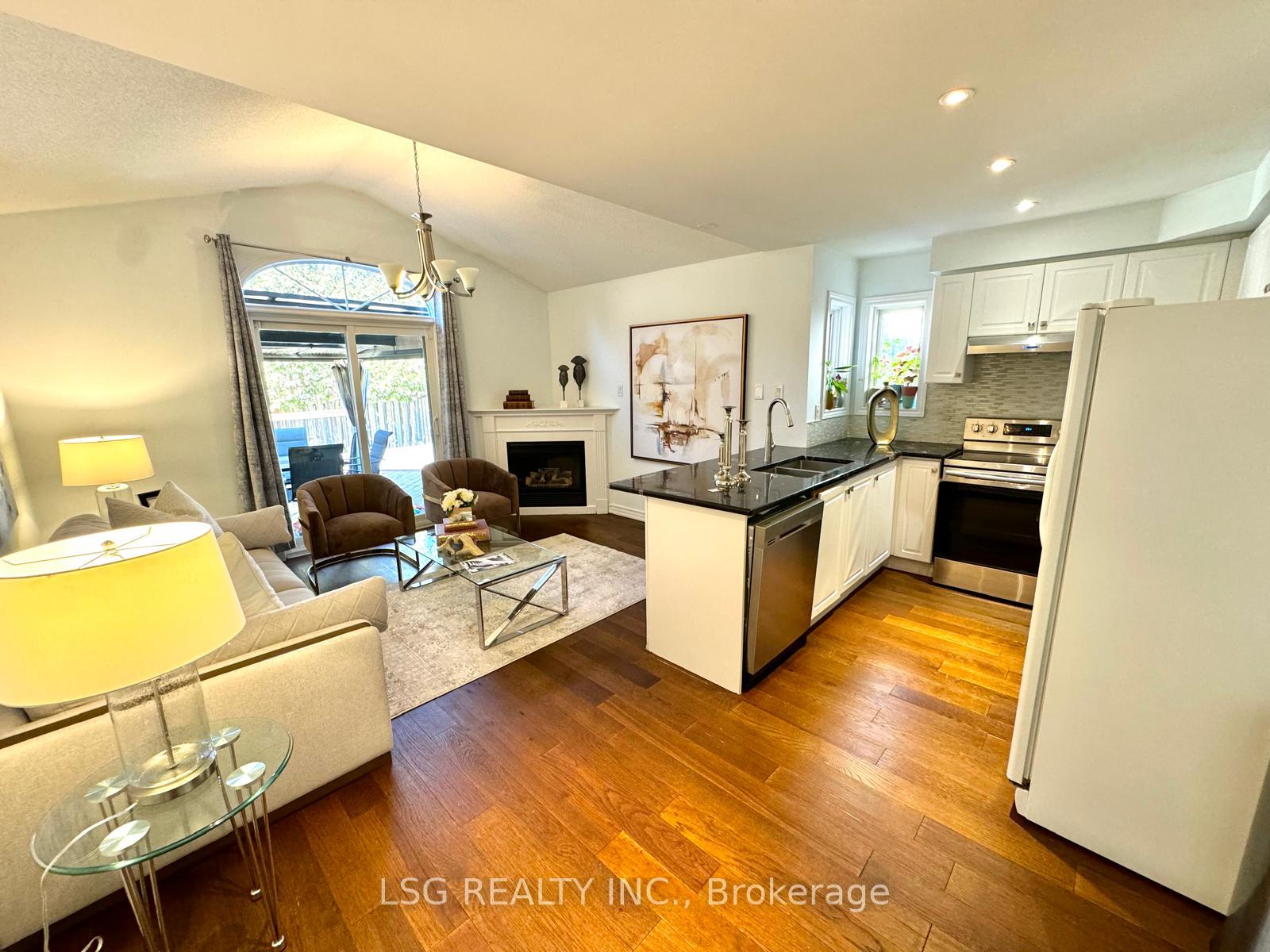 Photo 15 of 20 Hollidge Boulevard, Aurora, Bayview Wellington — HOMEH