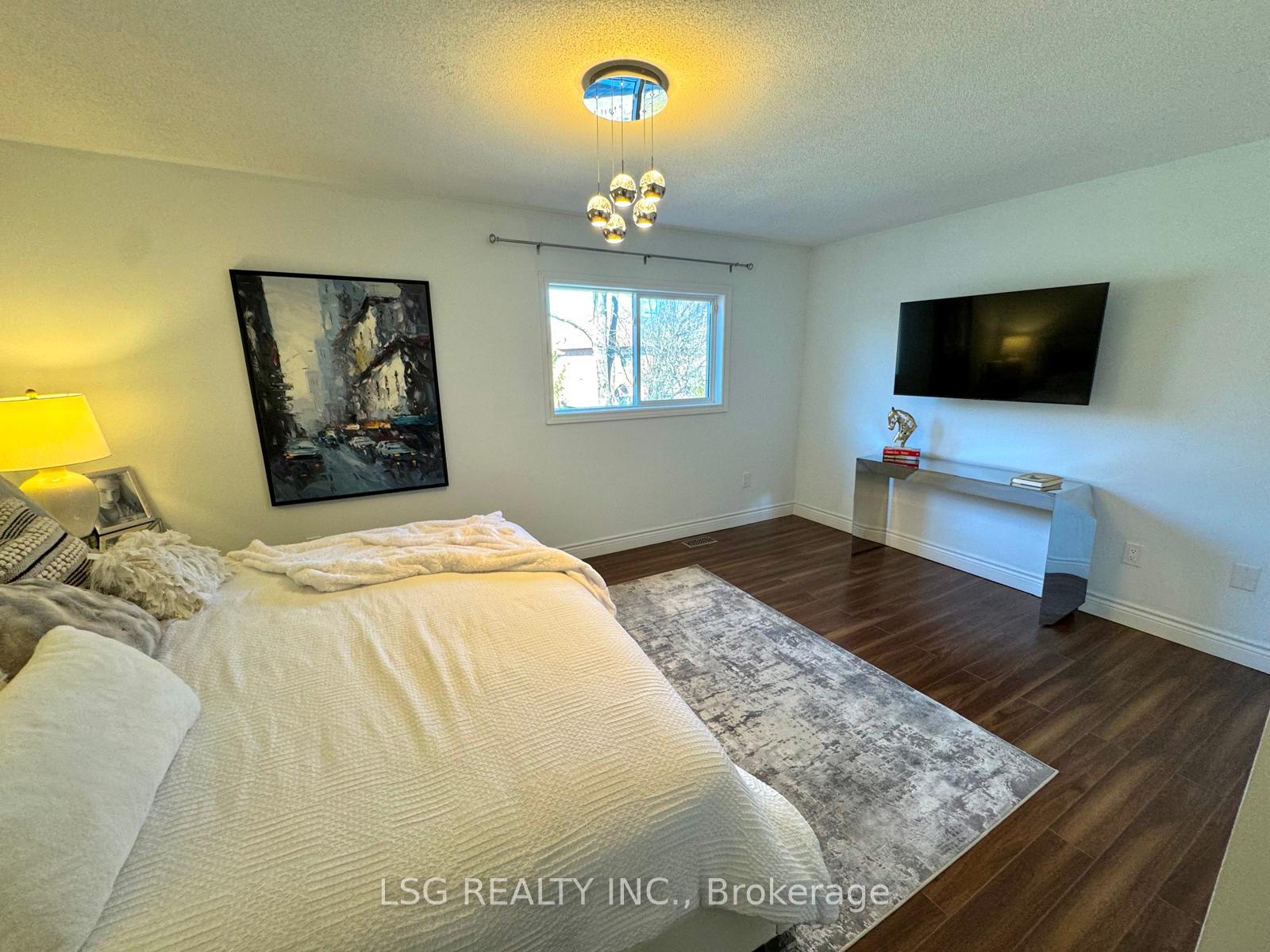 Photo 16 of 20 Hollidge Boulevard, Aurora, Bayview Wellington — HOMEH