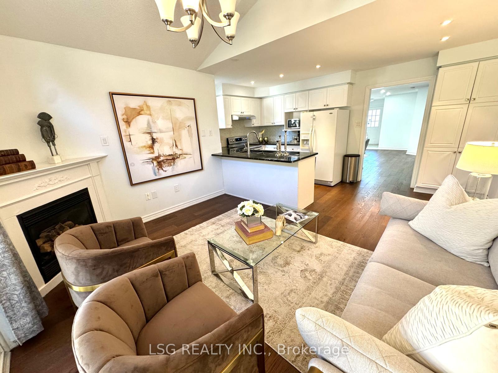Photo 17 of 20 Hollidge Boulevard, Aurora, Bayview Wellington — HOMEH