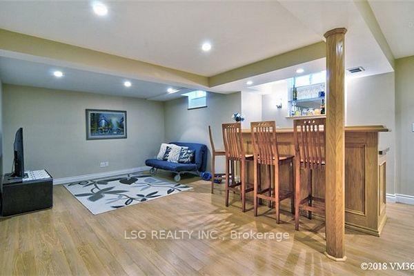Photo 18 of 20 Hollidge Boulevard, Aurora, Bayview Wellington — HOMEH